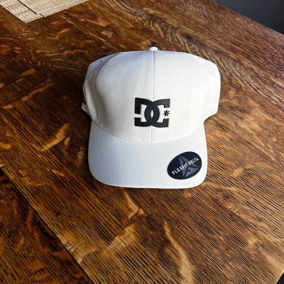 DC cap NWT - Picture 1 of 4